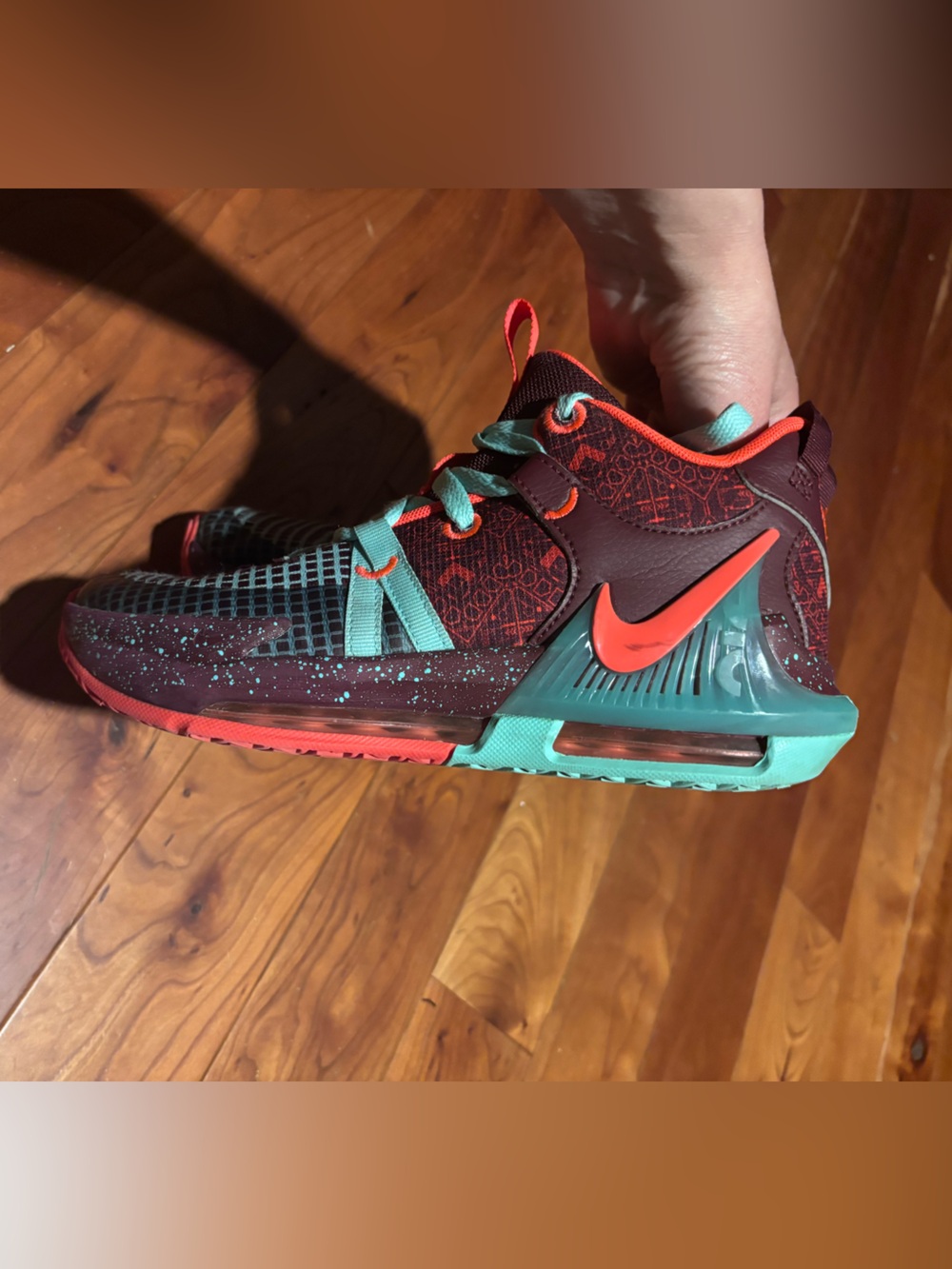 Nike LeBron Witness 7 SE GS Team Red Jade basketball shoes - Picture 3 of 8